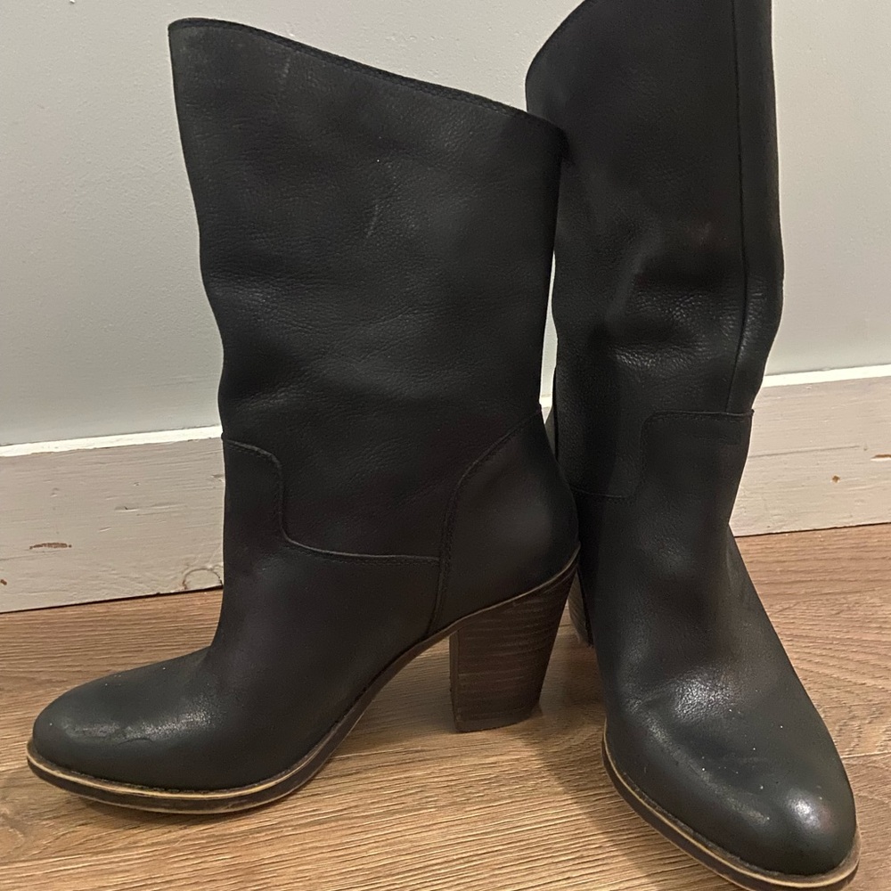 Elegant Black Leather Heeled Boots
